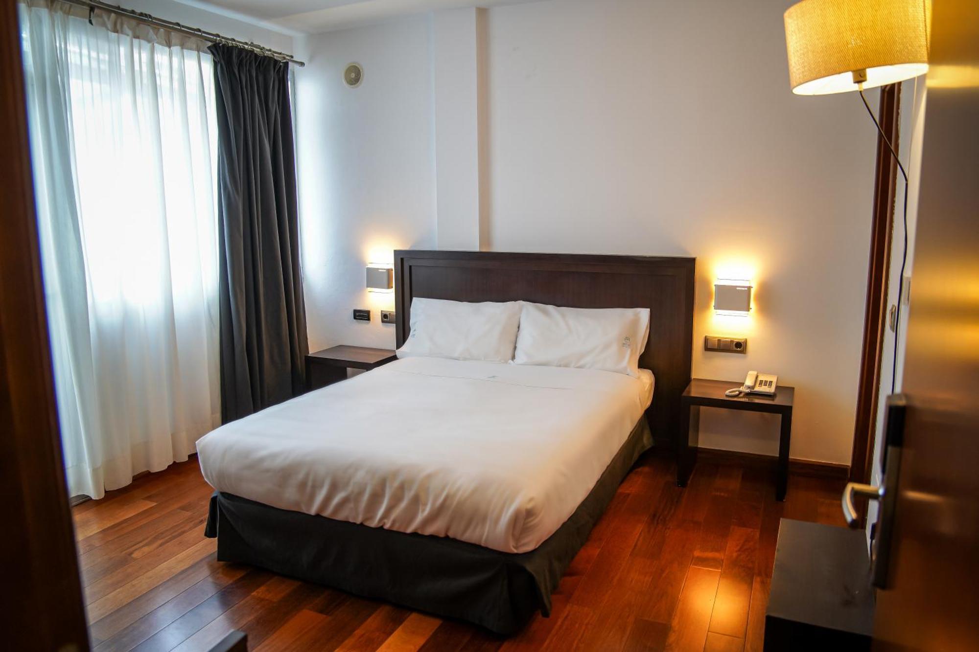 Hotel Baeza Monumental By Eme Hoteles Extérieur photo
